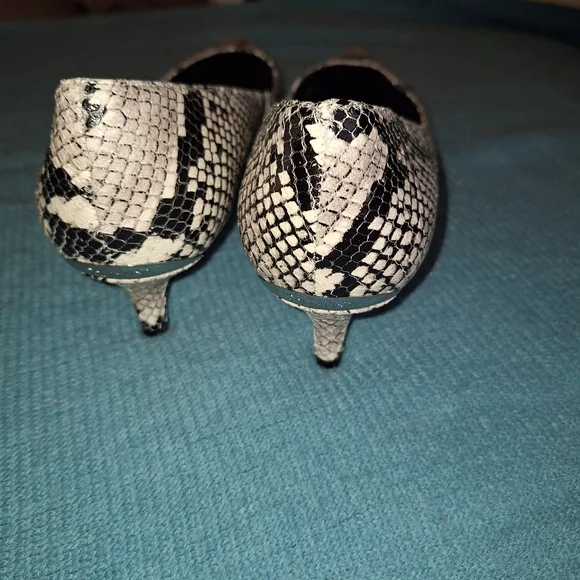 Calvin Klein leather animal print heels NWOT SIZE 8 1/2 - Picture 5 of 5